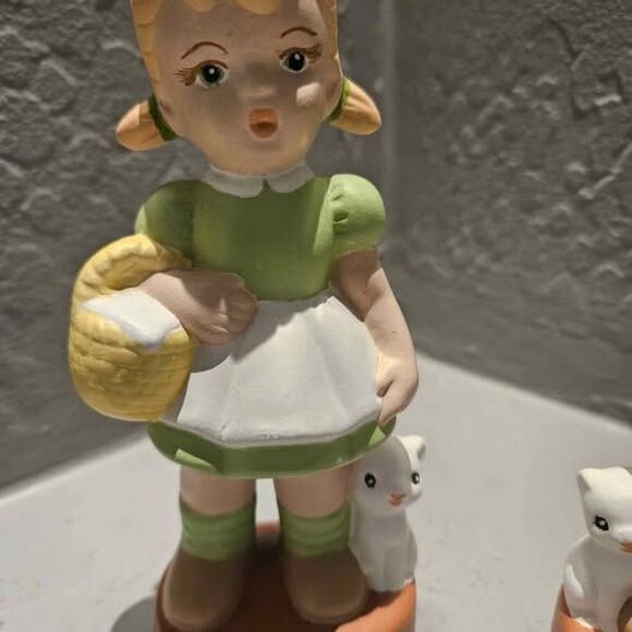 Ceramic Kitsch Boy and Girl Figurines with Kittens 5.5" - Picture 2 of 6